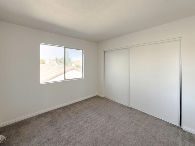 Building Photo - 2 Story, 3-Bedroom POOL + SOLAR Home in Wi...