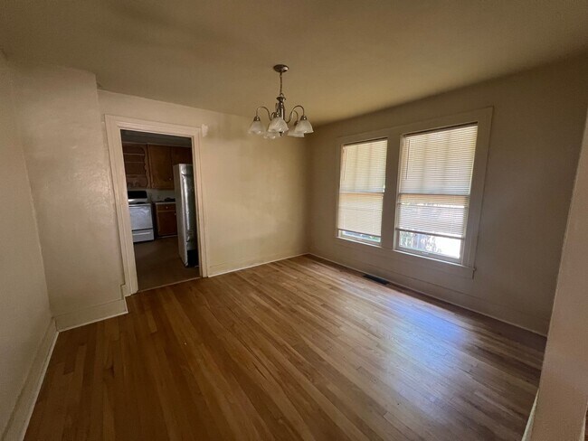 Building Photo - 4 bedroom 4 bathroom off Veterans Memorial...