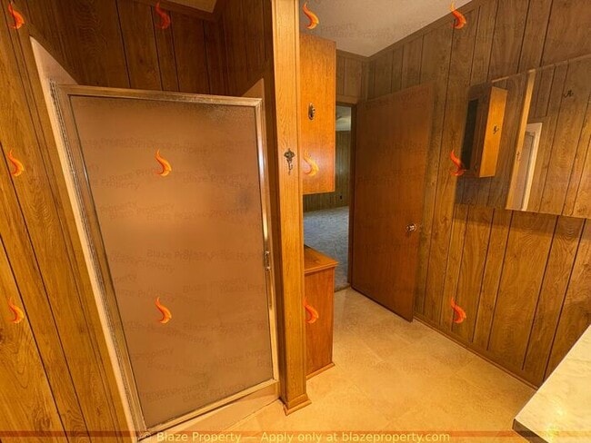 Building Photo - 4 bedroom 2 bathroom home in Lawndale read...