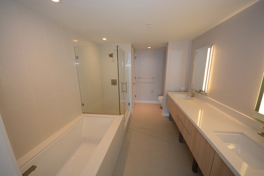 Building Photo - 888 Kapiolani Blvd