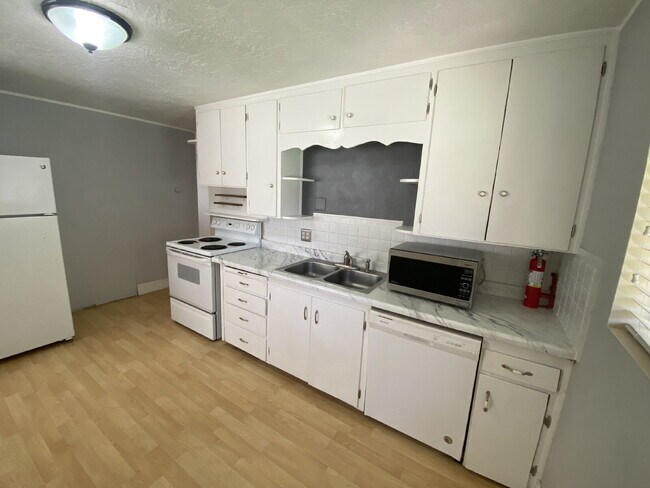 Building Photo - "Spacious 2-Bed, 2-Bath Townhome in Saint George"