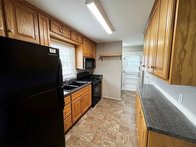 Building Photo - 1405 Kenton St