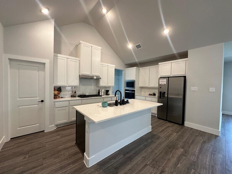 Building Photo - 2189 Glacier Dr