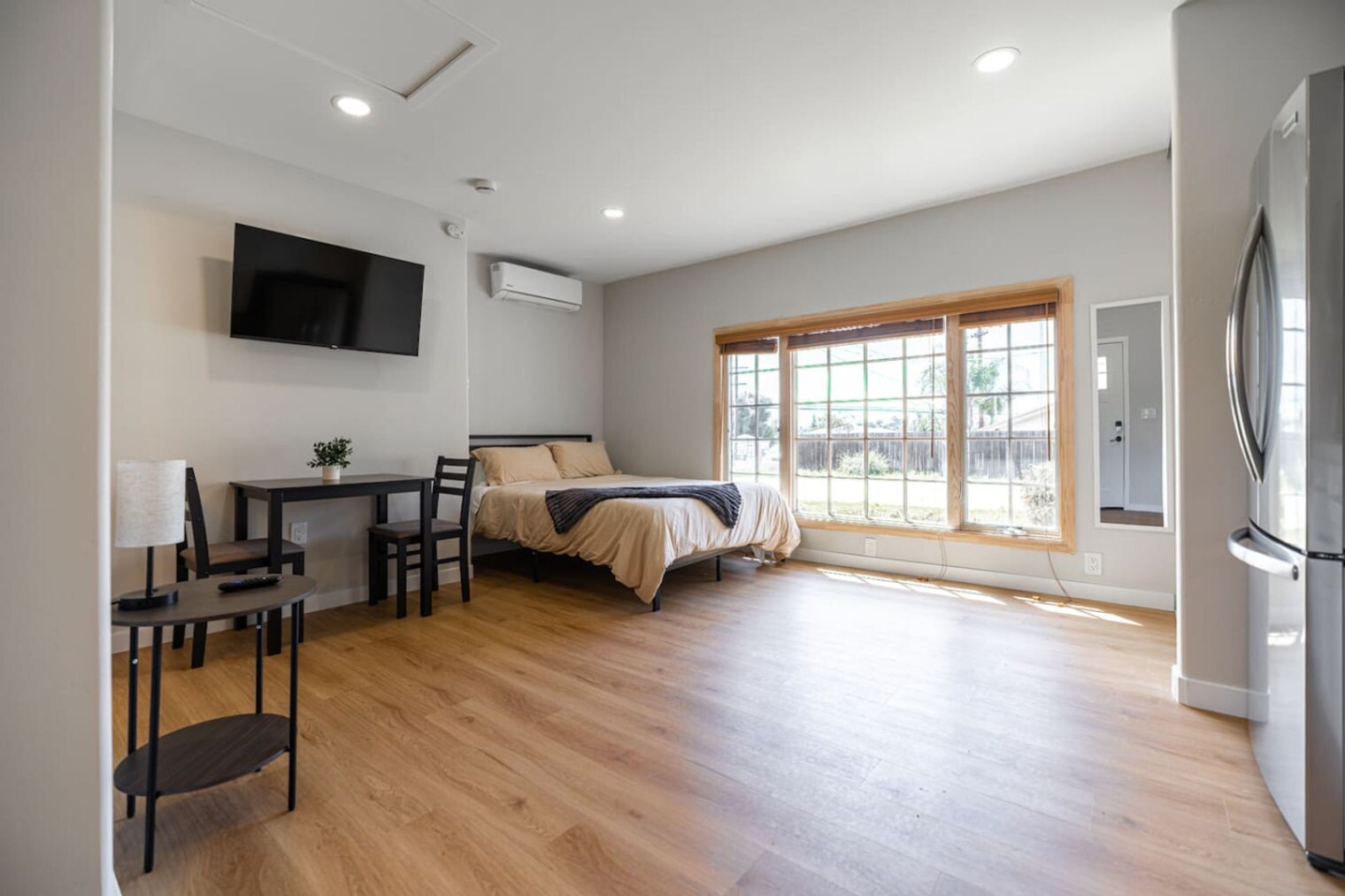 Building Photo - 8120 Melrose Ln