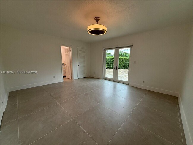 Building Photo - 5530 SW 96th Ave