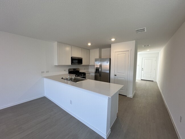 Building Photo - 1613 Elliott Rd