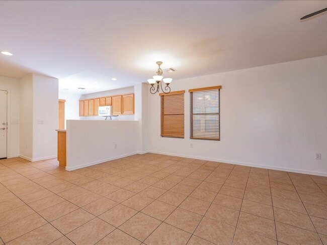 Building Photo - 3 Bedroom 2.5 Bath