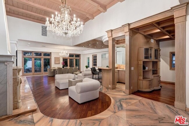 Building Photo - 133 S Swall Dr