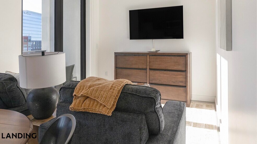 Building Photo - 1007 S Mint St