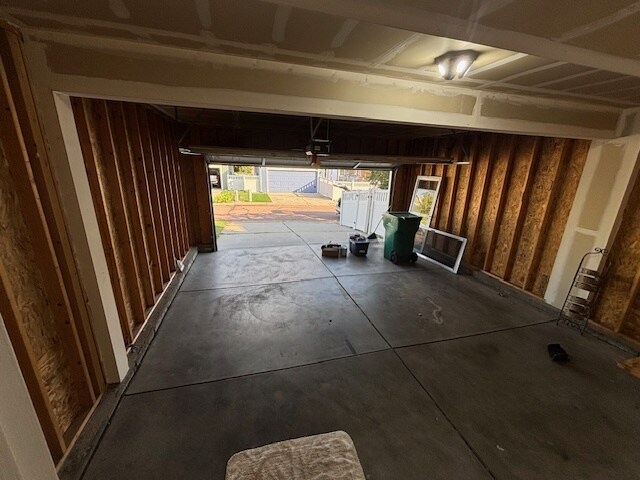 2-car garage - 7611 Menagerie Ln