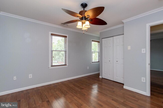 Building Photo - 1036 Hyde Park Dr