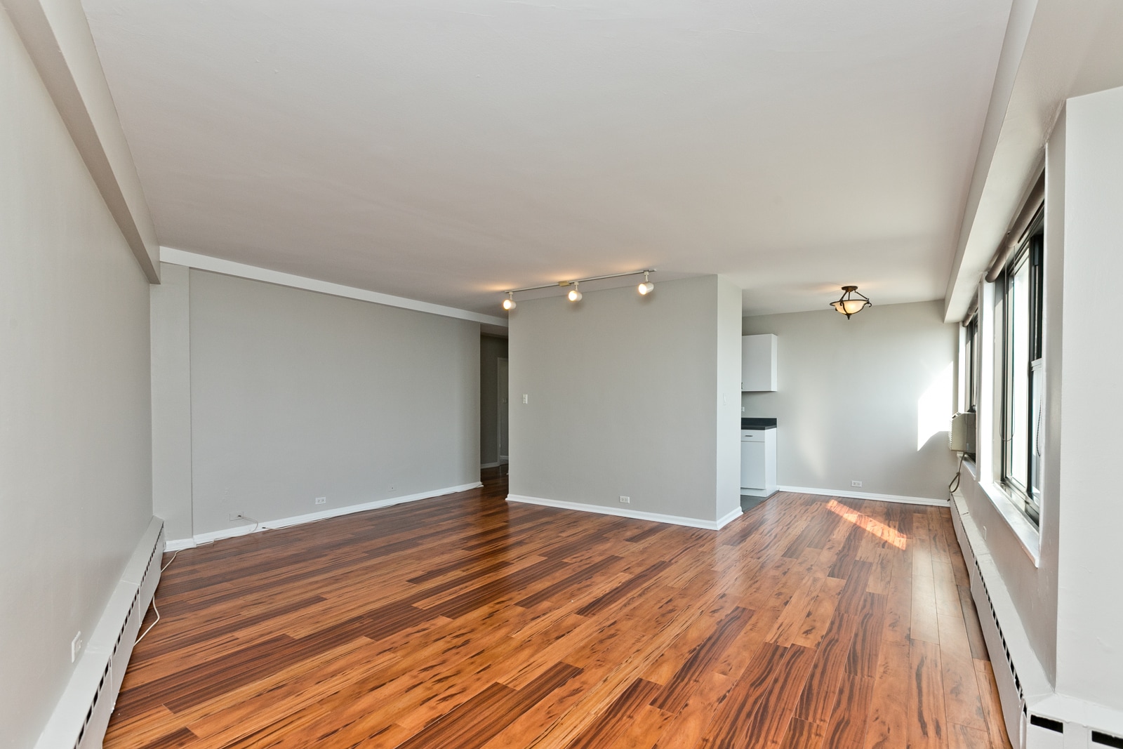 Building Photo - 3410 N Lake Shore Dr