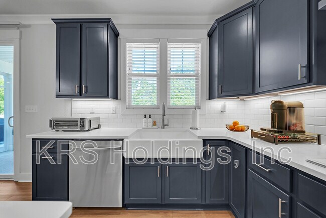 Building Photo - 629 Hayes Dr