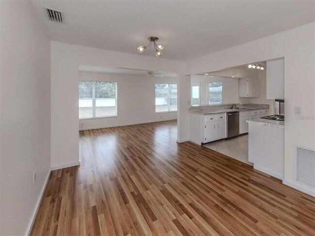 Building Photo - 1215 Mango Ave