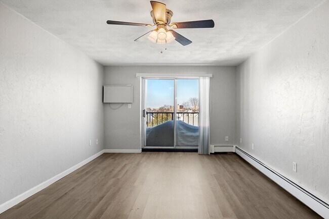 Building Photo - 22 Irving St