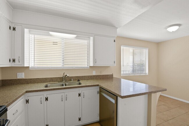 Building Photo - 129 N Cabrillo Ave