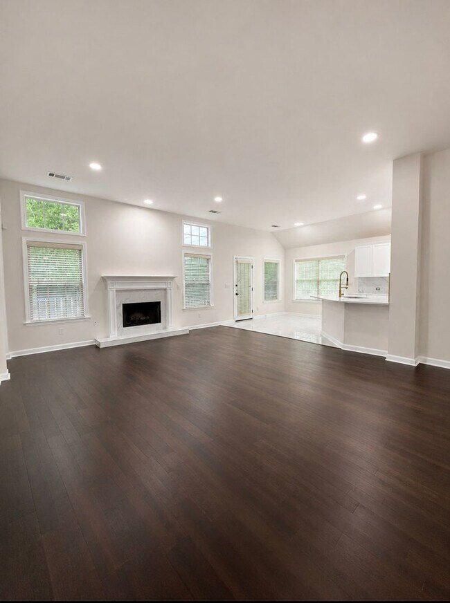 Building Photo - 705 Evanwood Dr