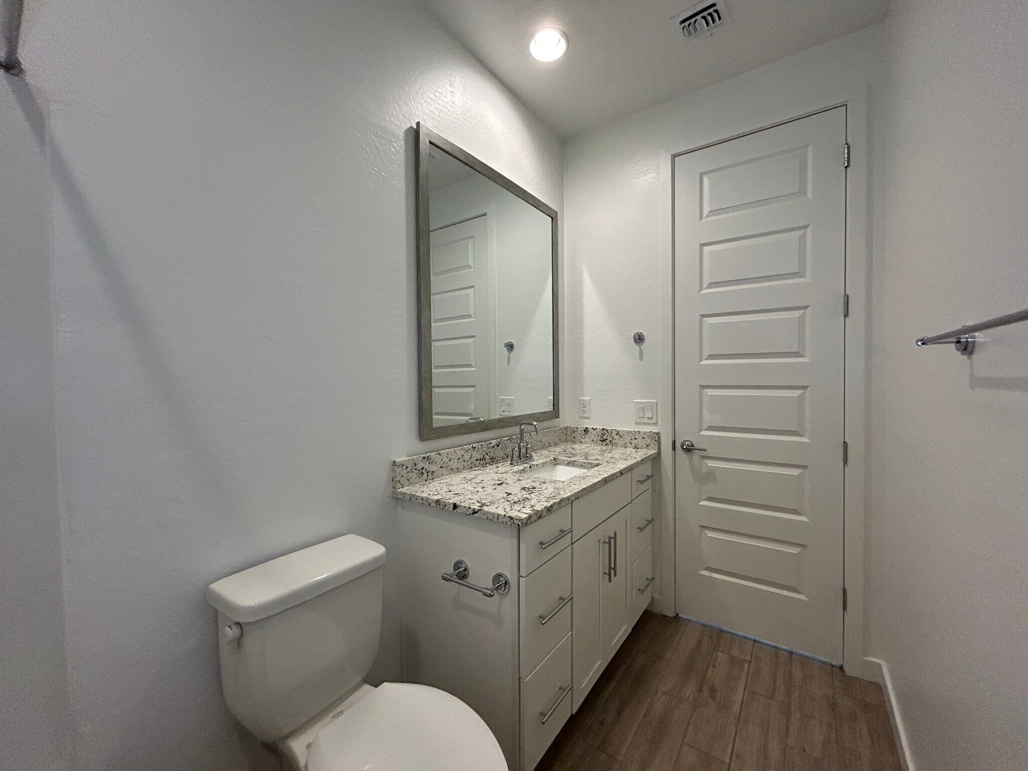 Building Photo - 2241 E Meadowview Ct