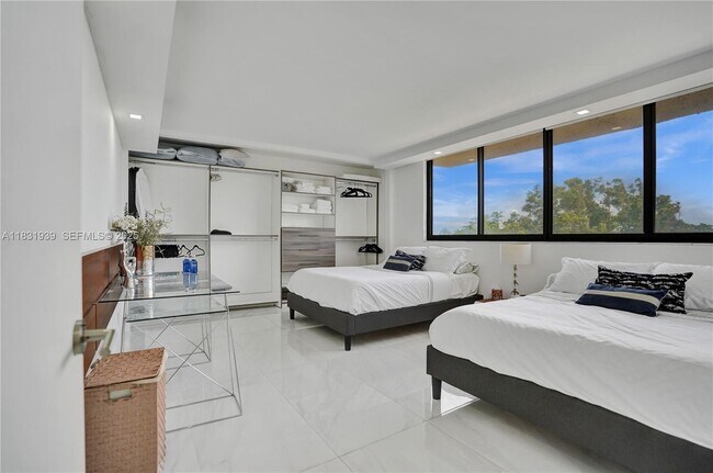 Building Photo - 900 NE Spanish River Blvd