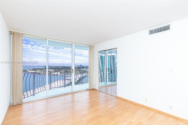 Building Photo - 7601 E Treasure Dr