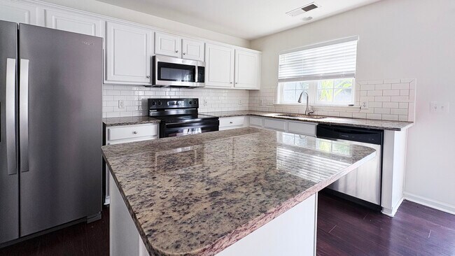 Building Photo - 6816 Southbrook Dr