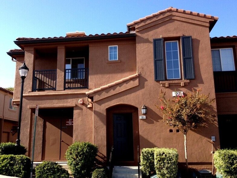 Building Photo - 27 Meritage Cmn