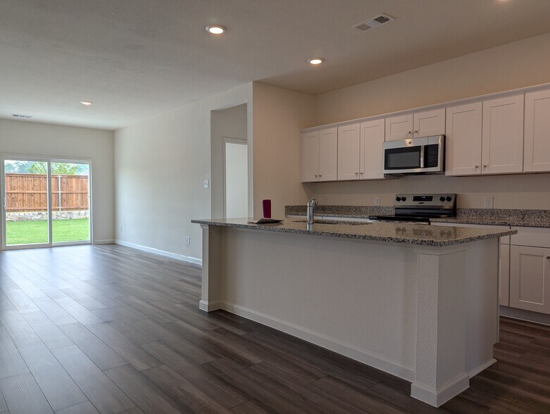 Building Photo - 1856 Lockhart Dr