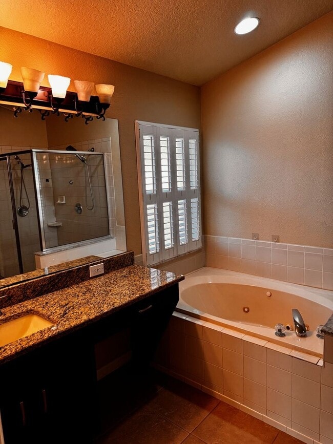 Building Photo - AVAILABLE NOW