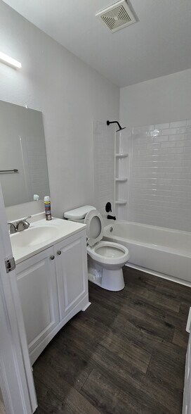 Building Photo - 17163 E Tufts Ave