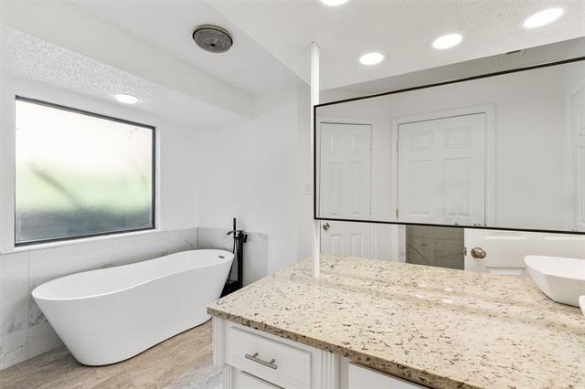 Building Photo - 3005 Club Hill Dr