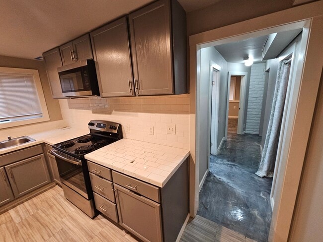 Building Photo - 2323 - Jones