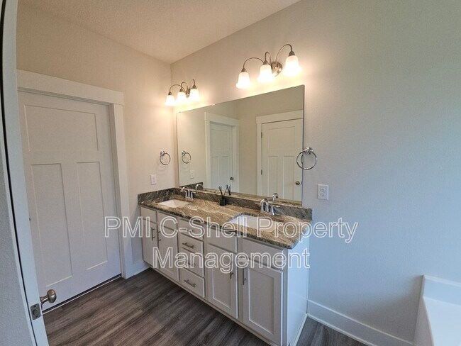 Building Photo - 6047 Twenty One Oaks Dr
