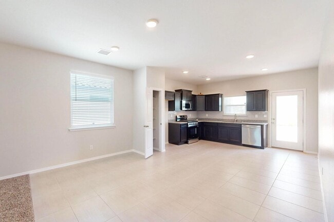 Building Photo - Charming 3 bedroom, 2 bath home in East El...