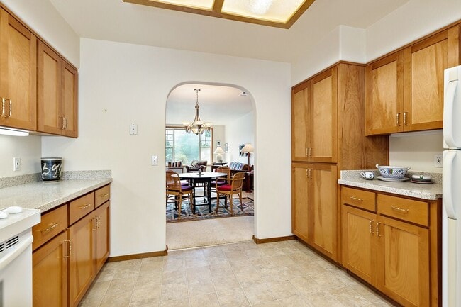 Building Photo - Mountain Meadows 2 Bedroom, 2 Bath Condomi...