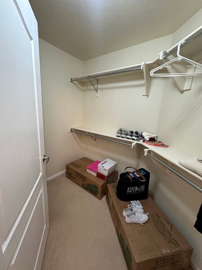 Building Photo - 2BD 2Bath with Office