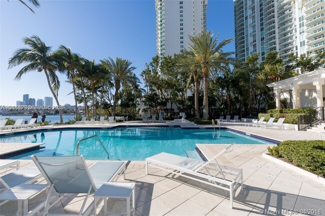 Building Photo - 3105 NE 184th St