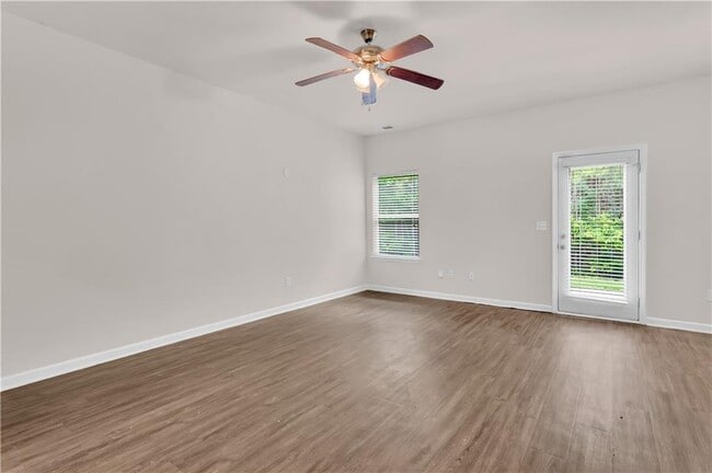 Building Photo - 4488 Ravenwood Dr