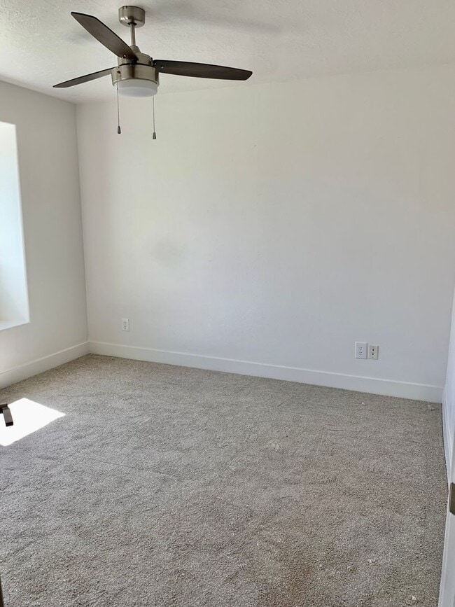Building Photo - Four Bedroom Remodeled Home in Red Cliffs