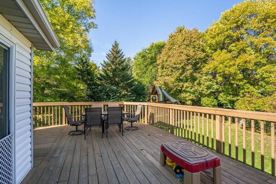 Building Photo - 2432 Henslow Ct N