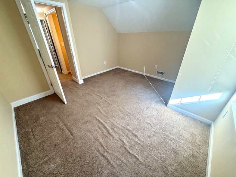 Building Photo - 3602 E 5th St