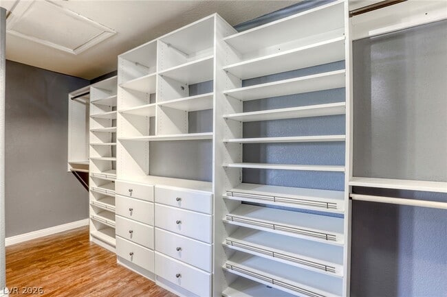 Building Photo - 756 Ezzat St