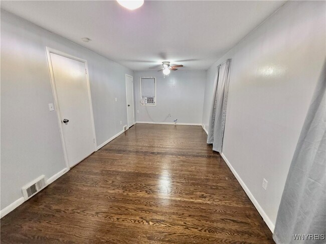 Building Photo - 35 Park Ave