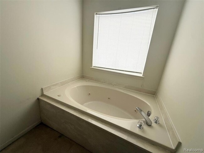 Building Photo - 6122 Cherrywood Dr