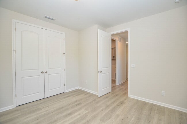 Building Photo - New Price | Brand-New 5 Bedroom Tega Cay Home with Flexible Lease Options