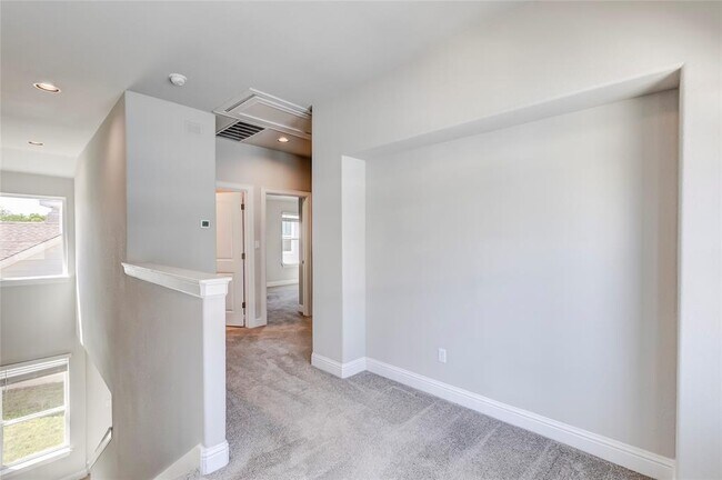 Building Photo - 113 Riverhill Dr