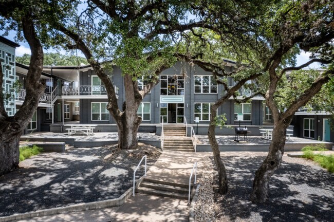 Interior Photo - River Oaks