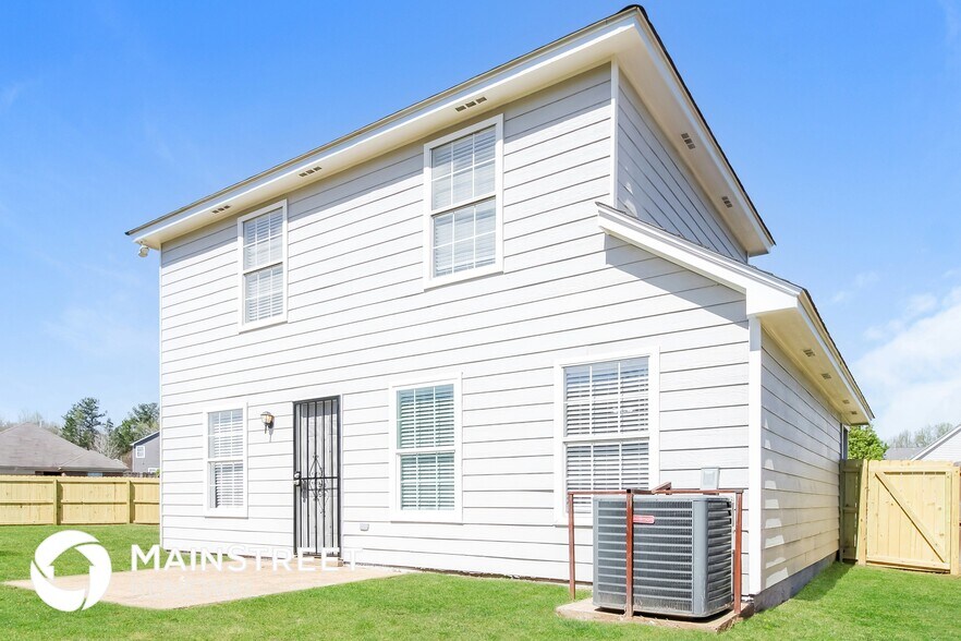Building Photo - 4660 Royal View Dr