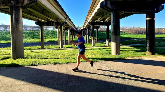 Building Photo - 1860 White Oak Dr