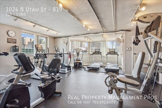 Building Photo - 1024 N Utah St