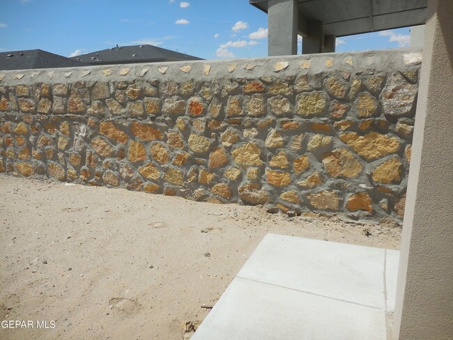 Building Photo - 561 Oakmont